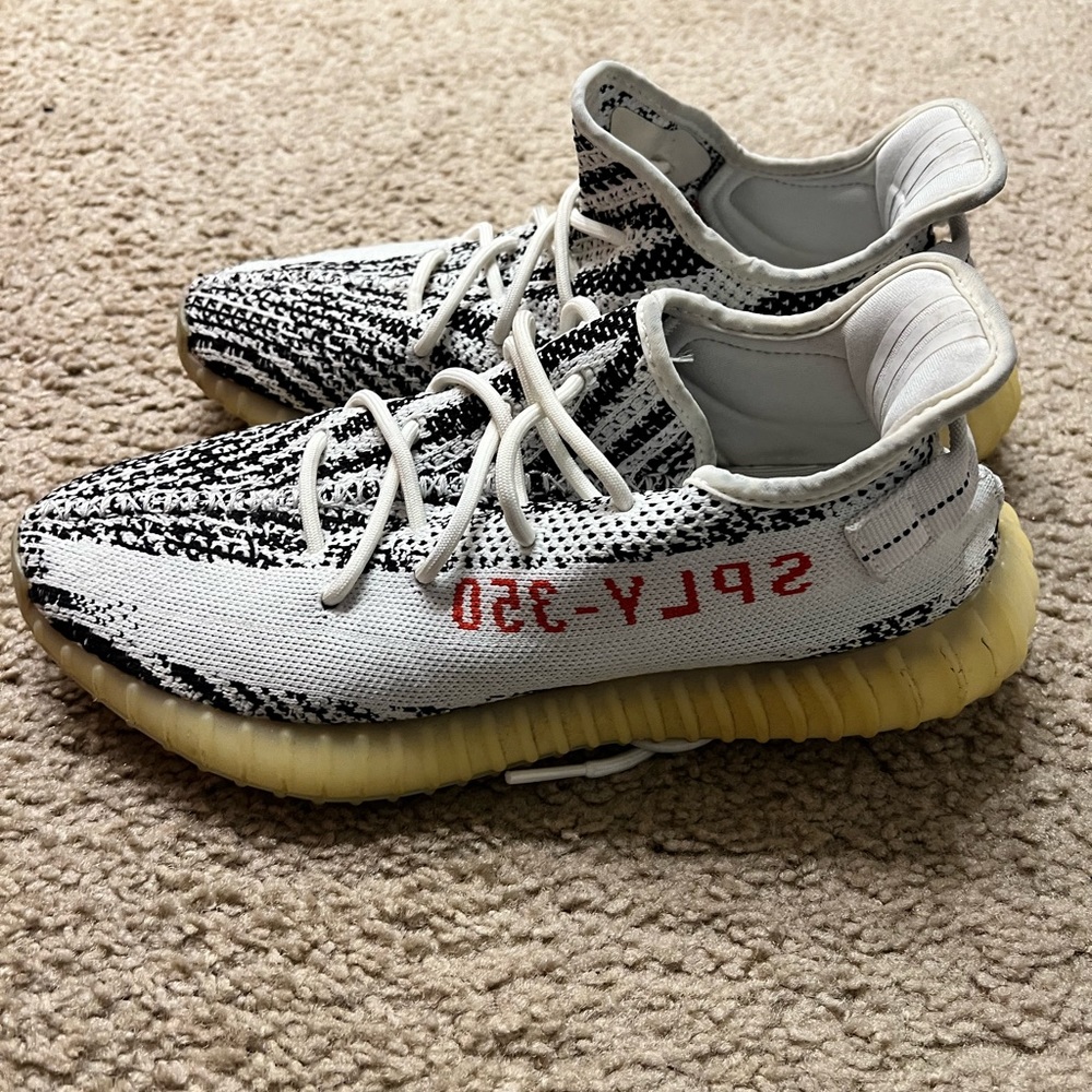 Adidas yeezy zebra sz 10 men good condition 💯 authentic